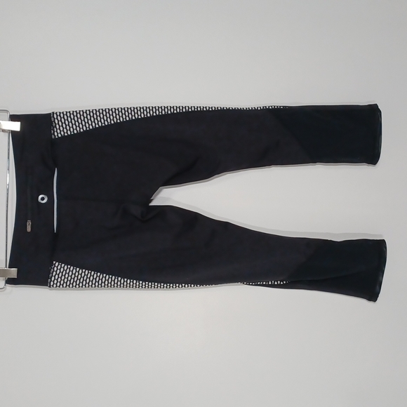 ✨3/$25✨Pure & Simple Cropped Leggings - S - Picture 2 of 7